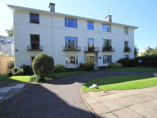 Wellington Square, Cheltenham GL50, 2 bed flat to rent, £1,300 pcm | PrimeLocation