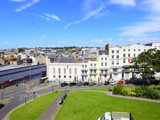 Wellington Square, Hastings, TN34 1 bed flat to rent £795 pcm £183 pw