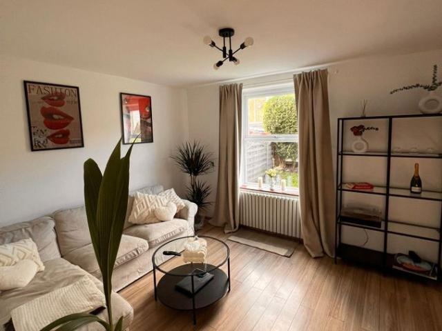 Wellow Walk, Carshalton, United Kingdom SM5, 3 bed end terrace house to rent, £1,900 pcm | PrimeLocation