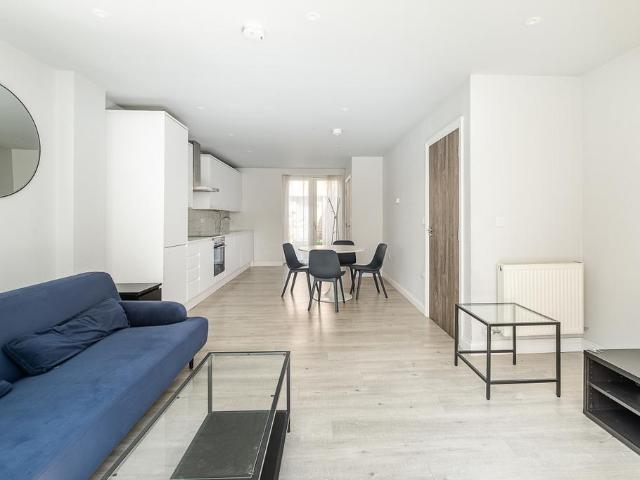 Wells Walk, E7 4 bed townhouse to rent £3,800 pcm £877 pw