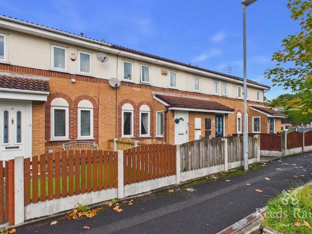Wells Court, Greater Manchester SK16 3 bed terraced house to rent £1,200 pcm £277 pw