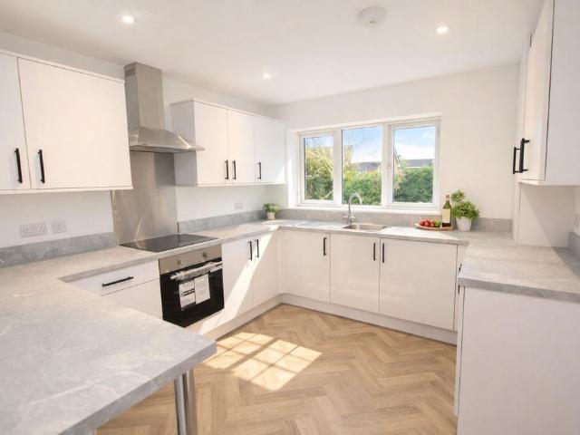 Wells Close, Mickle Trafford 2 bed apartment to rent £1,095 pcm £253 pw