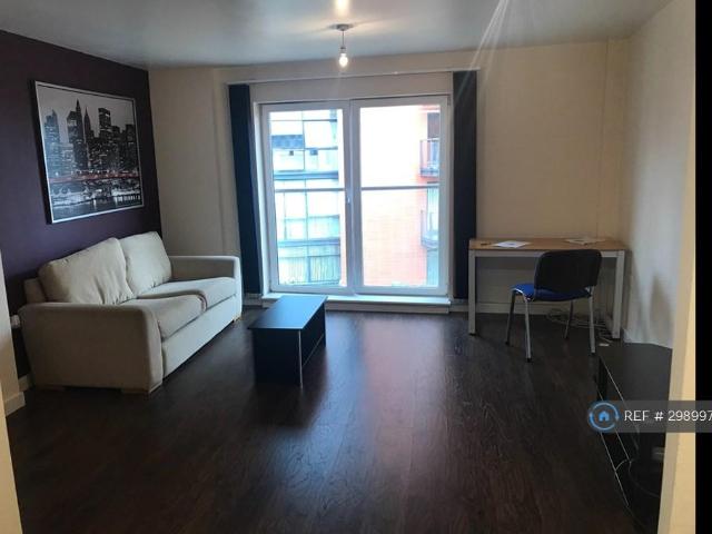 Wells Crescent, Chelmsford, CM1 1 bed flat to rent £1,350 pcm £312 pw