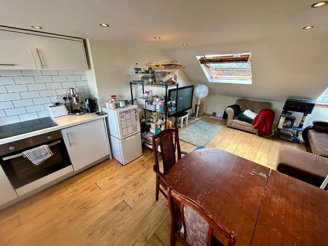 Wells House Road, North Acton NW10, 3 bed maisonette to rent, £2,800 pcm | PrimeLocation