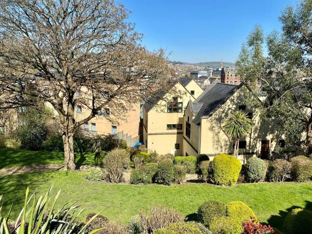 Wells Road, Bath, BA2 2 bed apartment to rent £1,700 pcm £392 pw