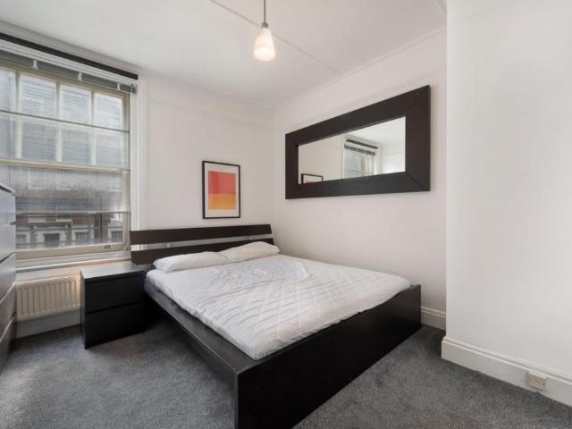 Wells Street, London W1T 2 bed apartment to rent £3,000 pcm £692 pw
