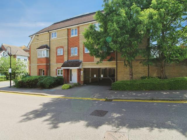 Wellsfield, Bushey, London WD23, 3 bed flat to rent, £2,550 pcm | PrimeLocation