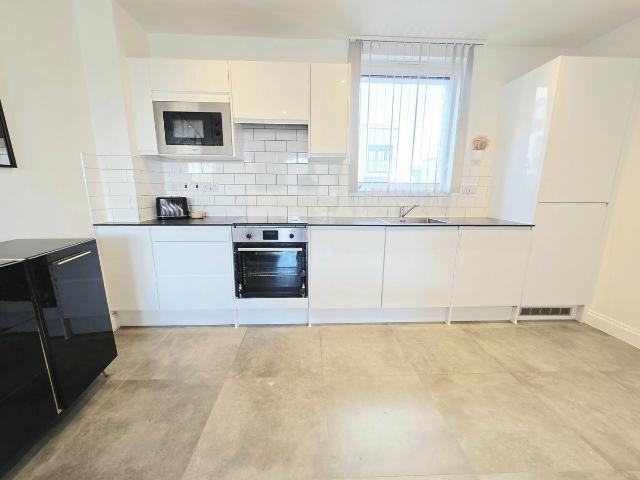 Wellstones, Watford WD17, 1 bed flat to rent, £1,400 pcm | PrimeLocation