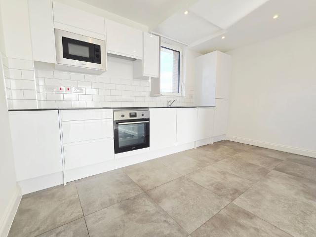 Wellstones, Watford WD17, 1 bed flat to rent, £1,450 pcm | PrimeLocation