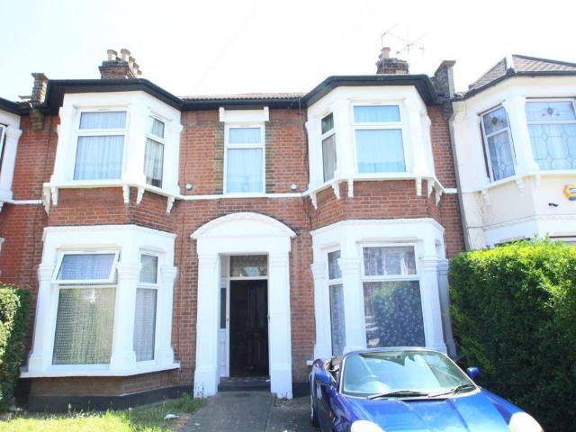 Wellwood Road, Goodmayes Studio to rent £900 pcm £208 pw