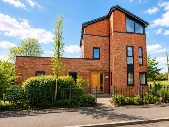 Welman Way, Altrincham, WA15 4 bed detached house to rent £2,500 pcm £577 pw