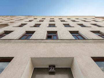 WERTSTEIGERUNGSPOTENTIAL! Unbefristete 3 Zi. Altbauwohnung inkl. Freifläche!