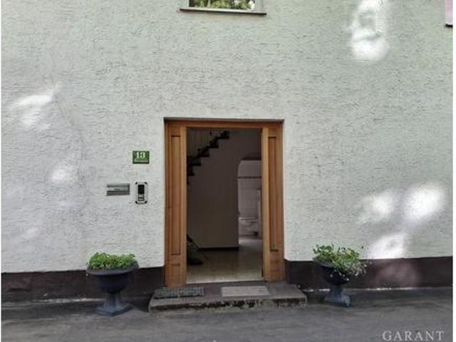 Wer erweckt das Dornröschenhaus zum Leben?! Einfamilienhaus in ruhiger aber doch zentraler Lage!