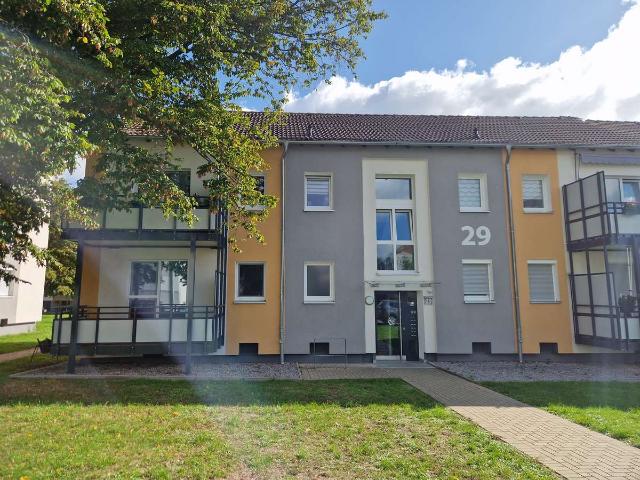 Wer will mich!? Praktische 2 Zimmer Wohnung mit Balkon