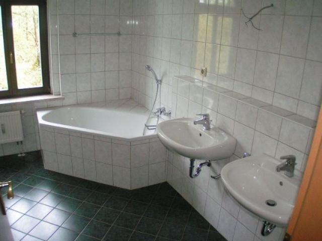 Werdau Süd, 5 Zimmer Whg zentrumsnah, 2 Bäder
