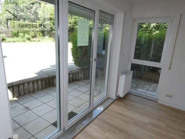 Werdau West, STUFENLOSER ZUGANG 2,5 R Erdgeschosswohnung mit Terrasse, PKW Stellplatz am Haus
