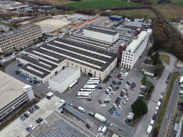 Werkstatt /Lagerraum von 1516 m² im Erdgeschoss – hohe Stromstärke – 17 m Höhe