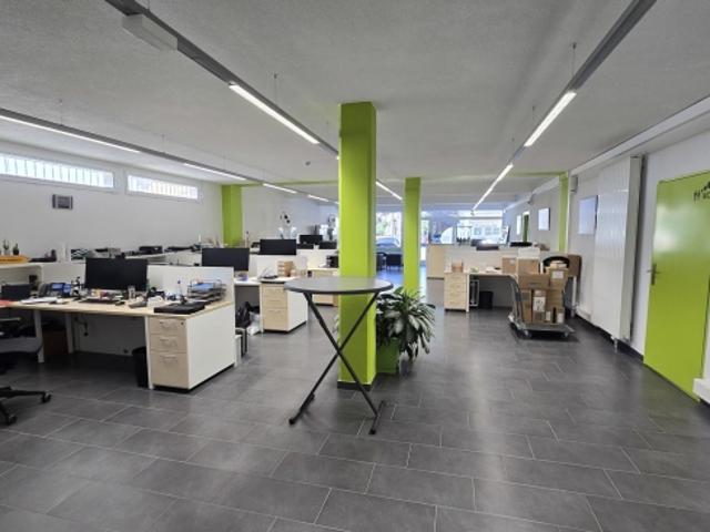 Werkstatt und Büros mit Lagerfläche 427 m² in Conthey