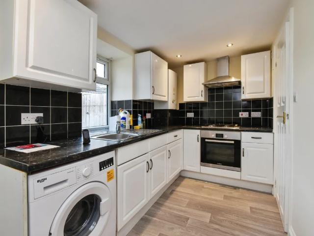 Wern Road, Llanelli SA15, 2 bed property to rent, £725 pcm | PrimeLocation
