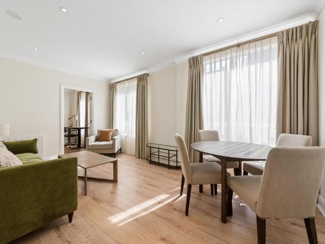 Werna House, Monument Street, London. 3 bed flat to rent £3,900 pcm £900 pw