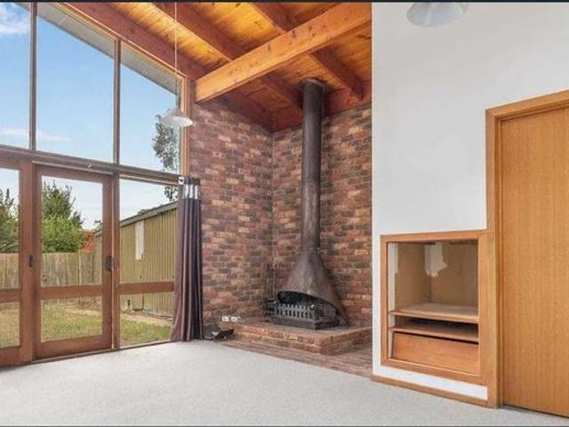 WERRIBEE SECONDARY SCHOOL ZONE, EASY ACCESS TO HIGHWAY, 5 MINUTES DRIVE TO HOPPERS CROSSING STATION, 3 MINUTES DRIVE TO WERRIBEE CITY CENTRE