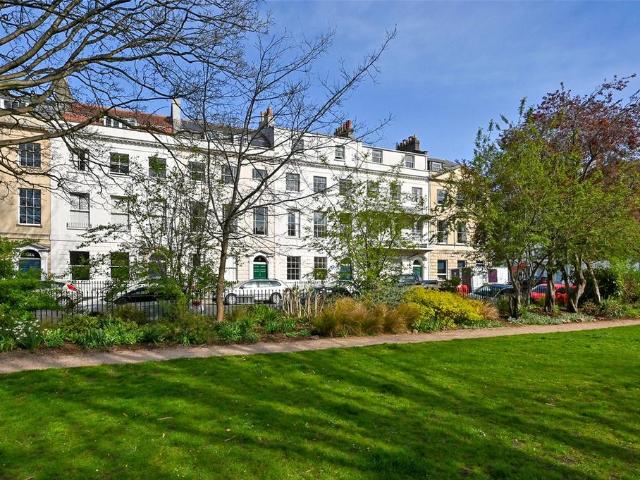 West Mall, Bristol, Somerset, BS8 2 bed apartment to rent £2,150 pcm £496 pw