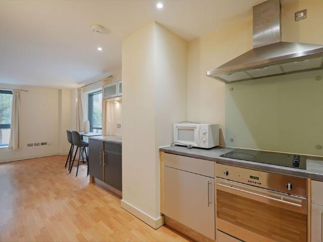 West One, Fitzwilliam Street, Sheffield S1, 1 bed flat to rent, £850 pcm | PrimeLocation