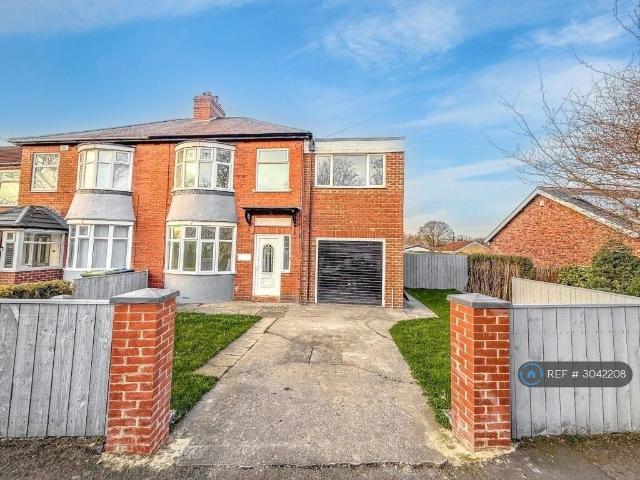 West Avenue, Westerhope, Newcastle. 4 bed semi detached house to rent £1,650 pcm £381 pw