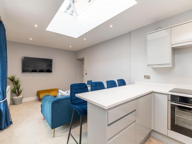 West Avenue, Gosforth, Newcastle Upon Tyne NE3, 2 bed flat to rent, £1,500 pcm | PrimeLocation