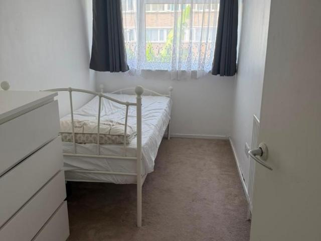 West Arbour Street, London, E1 0PQ 1 bed terraced house to rent £750 pcm £173 pw