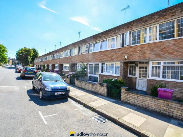 West Arbour Street, Whitechapel. 3 bed terraced house to rent £2,900 pcm £669 pw