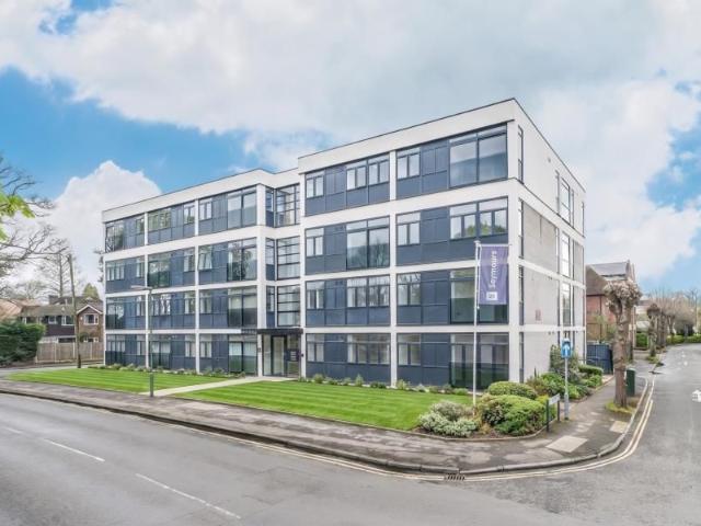 West Byfleet, Surrey KT14, 1 bed flat to rent, £1,300 pcm | PrimeLocation