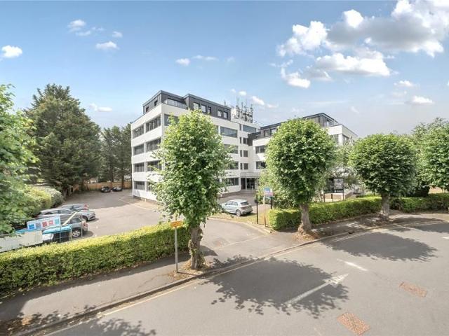 West Byfleet, Surrey KT14, 1 bed flat to rent, £1,525 pcm | PrimeLocation