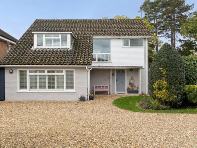 West Byfleet, Surrey KT14, 4 bed detached house to rent, £3,995 pcm | PrimeLocation