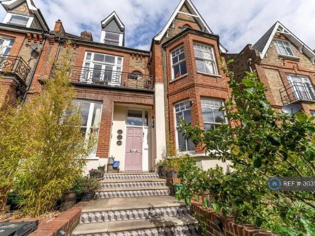 West Bank, London, N16 3 bed flat to rent £3,195 pcm £737 pw