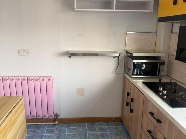 West Barnes Lane, New Malden, KT3 Studio to rent £1,300 pcm £300 pw