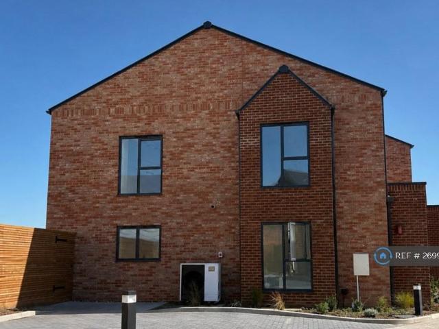 West Bay Mews, Westgate On Sea, CT8 3 bed detached house to rent £2,100 pcm £485 pw