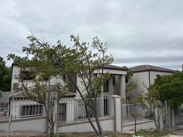 WEST BEACH Fully furnished 6 bedroom home