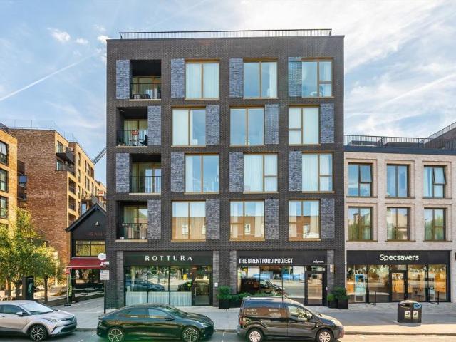 West Bradbury Yard, Brentford TW8 3 bed flat to rent £4,500 pcm £1,038 pw