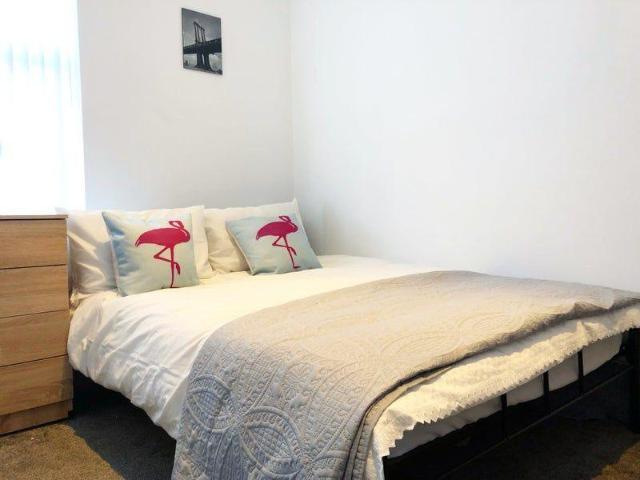 West Bromwich B70 1 bed in a house share to rent £575 pcm £133 pw