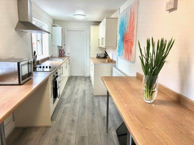 West Bromwich B70 1 bed in a house share to rent £600 pcm £138 pw