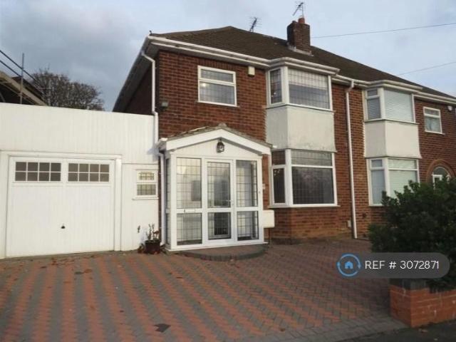West Bromwich Road, Walsall, WS5 3 bed semi detached house to rent £1,400 pcm £323 pw