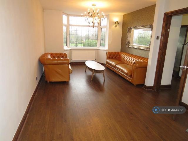 West Bromwich Road, Walsall, WS5 3 bed semi detached house to rent £1,480 pcm £342 pw