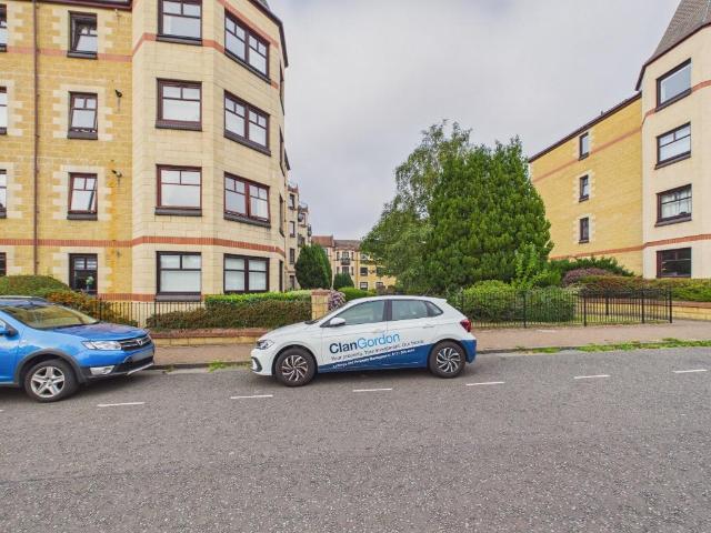 West Bryson Road, Polwarth. 3 bed flat to rent £1,695 pcm £391 pw