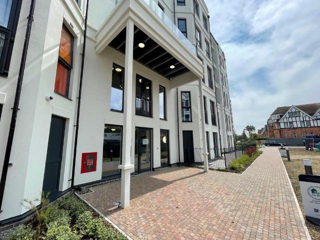 West Cliff Road, Bournemouth 2 bed flat to rent £1,695 pcm £391 pw