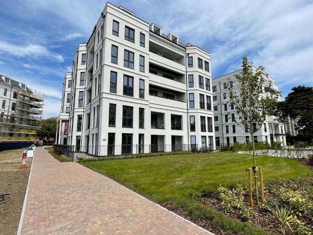 West Cliff Road, Bournemouth 2 bed flat to rent £1,695 pcm £391 pw