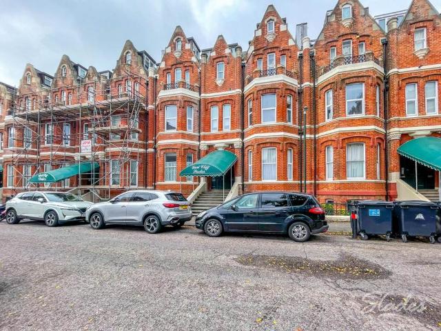 West Cliff Studios, 9 Durley Gardens. Studio to rent £850 pcm £196 pw