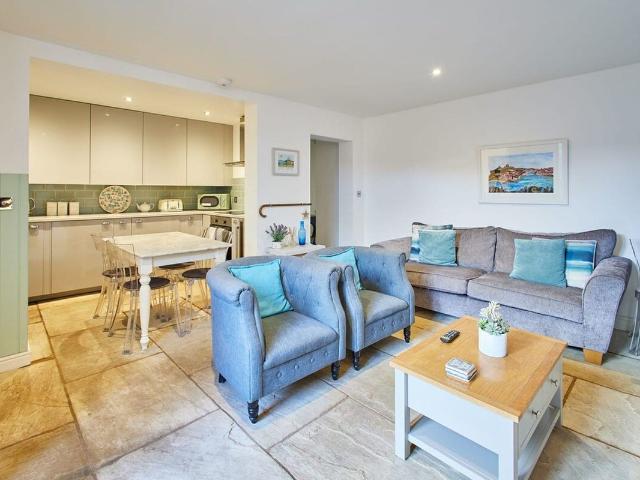 West Cliff YO21, 2 bed flat to rent, £2,970 pcm | PrimeLocation