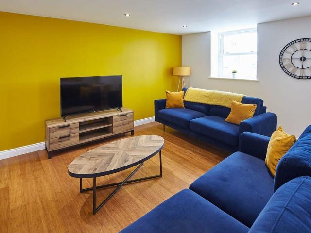 West Cliff YO21, 2 bed flat to rent, £3,596 pcm | PrimeLocation