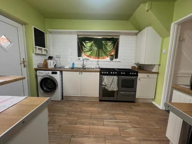 West Close, Cardiff, CF10 1 bed in a house share to rent £500 pcm £115 pw